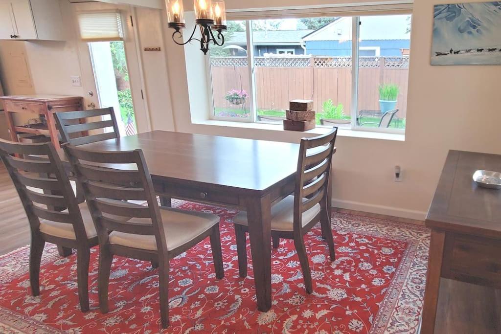 Luxury Dt Cottage - Free Parking - Self Check-In アンカレッジ エクステリア 写真