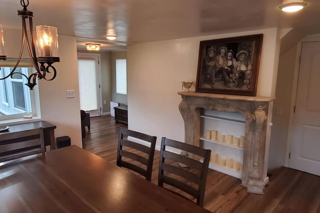 Luxury Dt Cottage - Free Parking - Self Check-In アンカレッジ エクステリア 写真